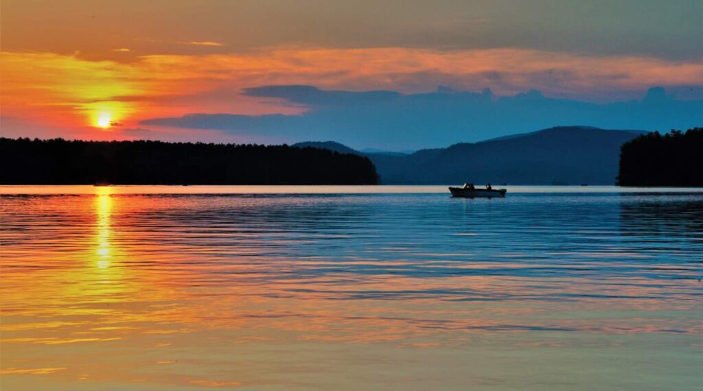 Boating in the White Mountains' Lake